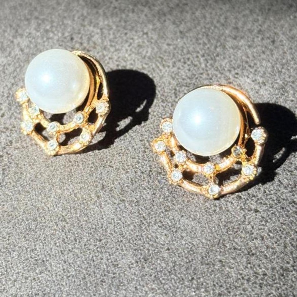 Vintage Pearl Swirl and Rhinestone Gold tone Earrings